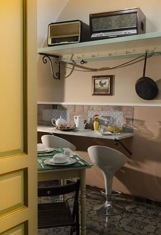 Al Centro Di Acireale B&B